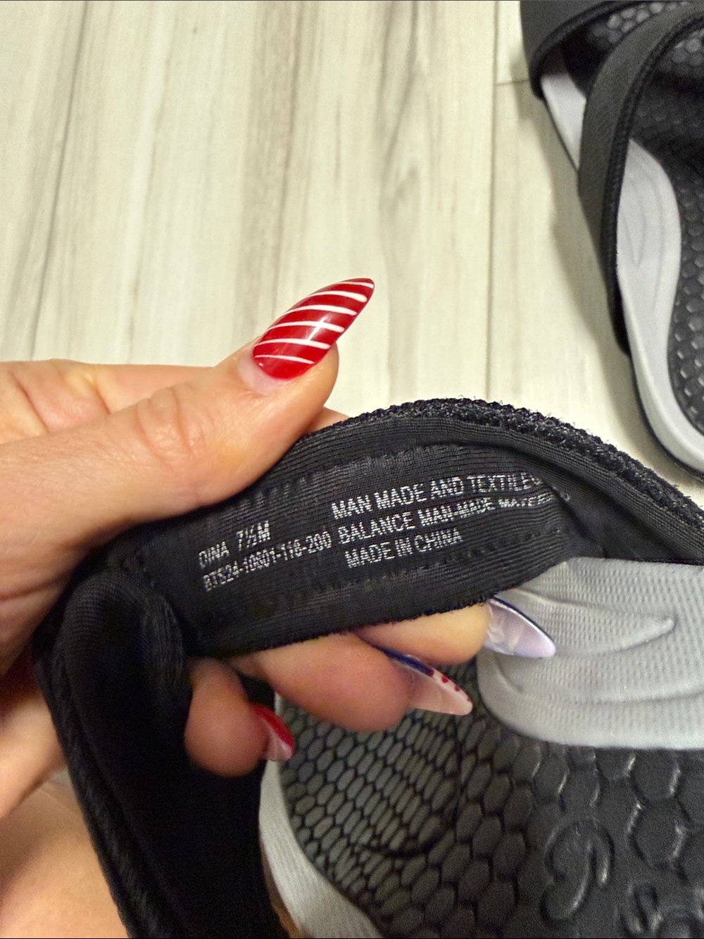 NWOT BareTraps Black Gray Sporty Slide Sandals - Picture 4 of 4